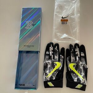 Nike Vapor Elite Pro batting gloves rn#56323 NWT